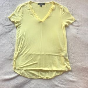 Marled yellow v neck T-shirt